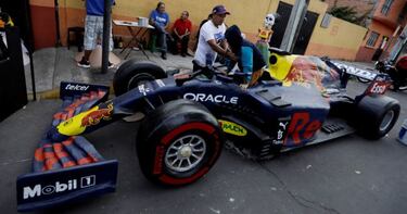Un Red Bull de cart¨®n para celebrar la F1 en M¨¦xico