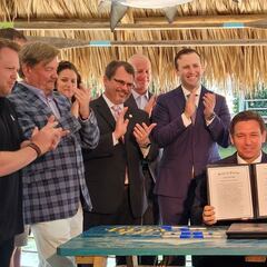 El gobernador de Florida, Ron Desantis, pone fin a las restricciones de Covid