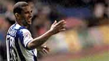 <B>PROVIDENCIAL</B>. La aparición del brasileño Djalminha levantó el ánimo del equipo y el de la grada y posibilitó la remontada del Depor.