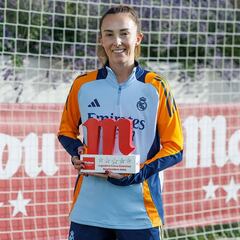 Weir, mejor jugadora del mes un año después de romperse