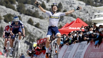 El ciclista espa&ntilde;ol Jos&eacute; Manuel D&iacute;az celebra su victoria en la cima de Elmali en la quinta etapa de la Vuelta a Turqu&iacute;a 2021.