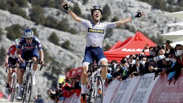 El ciclista espa&ntilde;ol Jos&eacute; Manuel D&iacute;az celebra su victoria en la cima de Elmali en la quinta etapa de la Vuelta a Turqu&iacute;a 2021.