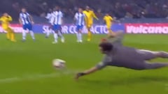 Casillas es eterno: la gran atajada que salvó al Porto