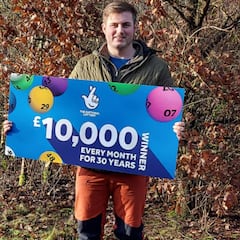 Gana la Lotería a los 21 años y abandona el trabajo para cumplir el sueño de su vida: “Fui el ganador más relajado de la historia”