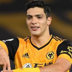 Raúl Jiménez returns to training following head surgery