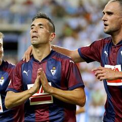 Charles se desquita y el Eibar desnuda a un Málaga en pañales