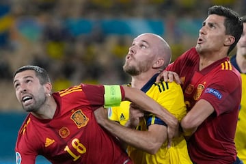 Jordi Alba, Marcus Danielsson y Rodrigo Hernández.