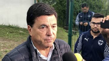 El entrenador argentino comentó que ve a Leo un jugador con actitud diferente en su club a la que tiene con su selección.