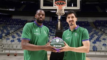 Will Thomas y Djedovic. durante su presentación.