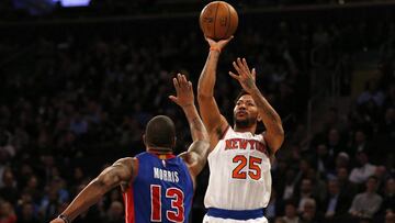 Derrick Rose lanza por encima de Morris.