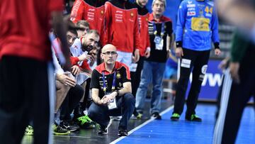 Jordi Ribera, en cuclillas.