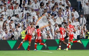 Festejando su gol en el Bernabéu,.