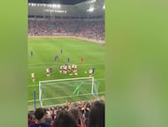 El mediocampista croata sorprendió con un disparo preciso que aseguró la victoria frente a la selección de Polonia.