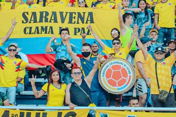 La Selección Colombia perdió 0-1 con la Selección Perú en Barranquilla por la decimoquinta jornada de las Eliminatorias Sudamericanas.