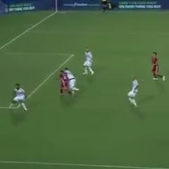 Las dos jugadas que grafican al último fichaje albo: velocidad, potencia y... ¡rabona!