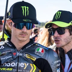 El hermano de Valentino Rossi, farolillo rojo de MotoGP