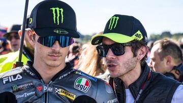 El hermano de Valentino Rossi, farolillo rojo de MotoGP