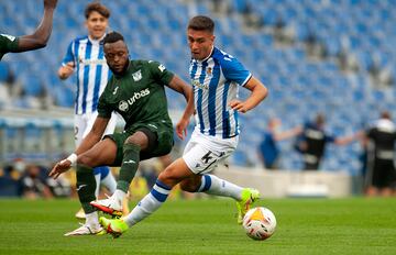 Karrikaburu, ahora pretendido por el Leganés, en el estreno pepinero de la 21-22 durante el Real Sociedad B - Leganés.