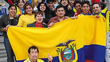 <B>ECUADOR RESPONDE A LA HOSPITALIDAD DE MURCIA.</B> La hinchada ecuatoriana mostró su apoyo a la selección desde su llegada a Murcia.