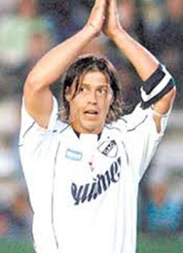 El 2005, Universidad de Chile intentó sacar del retiro a Matías Almeyda e incluso se daba por hecho que llegaría a entrenar. Aún lo esperan.