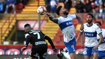 Futbol, Universidad Catolica vs Palestino.
Fecha 18, campeonato Nacional 2024.
El jugador de Palestino Bryan Carrasco disputa el balon con Eugenio Mena\de Universidad Catolica durante el partido de primera division realizado en el estadio Santa Laura de Santiago, Chile.
03/08/2024
Javier Salvo/Photosport
Football, Universidad Catolica vs Palestino
18th turn, 2024 National Championship.
PalestinoÕs player Bryan Carrasco, vies for the ball against Eugenio Mena of Universidad Catolica during the first division match held at the Santa Laura stadium in Santiago, Chile.
03/08/2024
Javier Salvo/Photosport