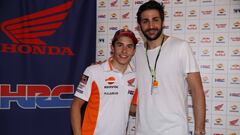 Marc M&aacute;rquez con Ricky Rubio.