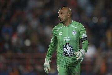 Hablar del 'conejo' sin asociarlo a la máquina ¡era imposible! pero la retirada deportiva del arquero fue con el Pachuca...recibió un homenaje con el Cruz Azul aunque no fue registrado en la plantilla.