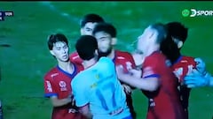 Ni en la UFC se ha visto algo así: minuto 90 de una final y las cámaras captan esta agresión