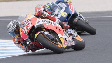 Marc Márquez con la Honda y Hector Barberá con la Ducati satélite en el test de Australia.