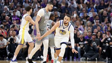 SACRAMENTO, CALIFORNIA - APRIL 26: Stephen Curry #30 of the Golden State Warriors reacts after making a basket against the Sacramento Kings during Game Five of the Western Conference First Round Playoffs at Golden 1 Center on April 26, 2023 in Sacramento, California. NOTE TO USER: User expressly acknowledges and agrees that, by downloading and or using this photograph, User is consenting to the terms and conditions of the Getty Images License Agreement.   Ezra Shaw/Getty Images/AFP (Photo by EZRA SHAW / GETTY IMAGES NORTH AMERICA / Getty Images via AFP)