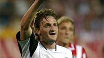 <b>MÁXIMO GOLEADOR.</B> Mista marcó más goles que nadie en el Valencia la pasada campaña, pero en éste apenas ha jugado.