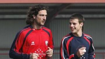 <b>PORTERO Y DEFENSA. </b>Ricardo y Azpilicueta se van compenetrando.