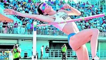 <b>MUY ALTO. </b>Ruth Beitia venció con 2,01 metros, pero falló en 2,03.
