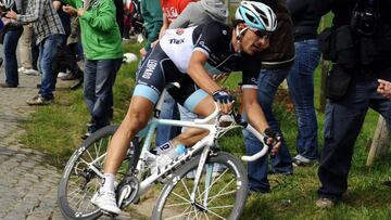 Fabian Cancellara rueda durante el Tour de Flandes 2011.
