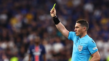 Munich (Germany), 31/05/2025.- Referee Istvan Kovacs of Romania during the UEFA Champions League final between Paris Saint-Germain and Internazionale Milano, in Munich, Germany, 31 May 2025. (Liga de Campeones, Alemania, Rumanía) EFE/EPA/ANNA SZILAGYI
