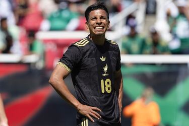 Los futbolistas mexicanos que podrían dar la sorpresa en un año y meterse al Mundial con México