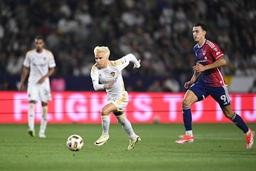 LA Galaxy recently signed star midfielder Riqui Puig to an improved new contract.