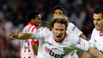 <b>POR FIN HUBO ACUERDO. </b>El club anunció ayer la renovación de Diego Capel hasta el 30 de junio de 2014.