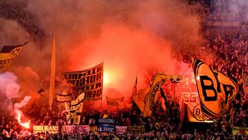 El estadio del Borussia de Dortmund, Signal Iduna Park, es uno de los feudos m¨¢s famosos y con mayor ambiente de Europa. Situado en la ciudad de Dortmund, en el estado federado de Renania del Norte-Westfalia, al oeste de Alemania. Es el quinto estadio m¨¢s grande de Europa, y el tercer hogar m¨¢s grande de un club europeo de primer nivel despu¨¦s del Camp Nou y el Estadio Santiago Bernab¨¦u.