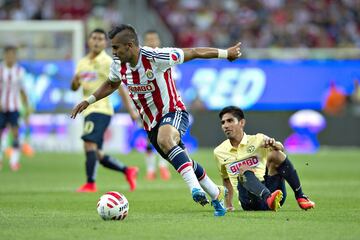 Nació en Sacramento, California, Estados Unidos. Se forjó en la cantera rojiblanca y ya ha sido campeón de Liga y Copa con el Rebaño. Además, ostenta un campeonato olímpico con México en 2012.