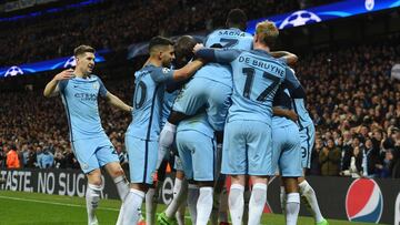 Manchester City players celebrate after Sterling scored their first goal during the UEFA Champions League Round of 16 first-leg football match between Manchester City and Monaco at the Etihad Stadium in Manchester, north west England on February 21, 2017. / AFP PHOTO / PAUL ELLIS