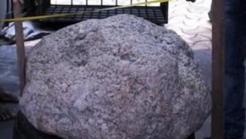 Encontró una roca llena de barro en su patio en 2021: tras un año de limpieza, resultó ser una joya de 90 millones de euros