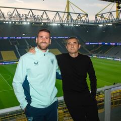 Ante el muro amarillo y sin Nico