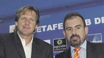 <b>BUENA SINTONÍA. </b>Bernd Schuster tiene acordado un año más de contrato si el Getafe se mantiene.