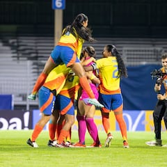 Desde el punto penal, Colombia vence a México en el debut