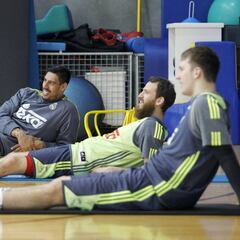 El Valencia y el Real Madrid presionan al Barcelona