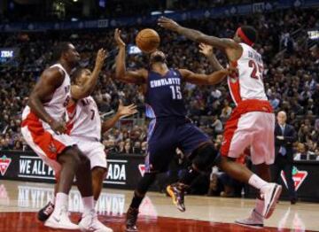 NBA: John Slamons en el partido Charlotte Bobcats - Toronto Raptors.