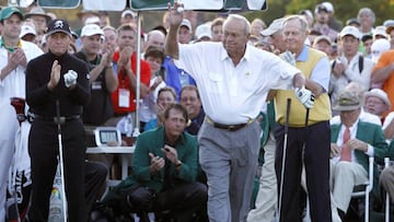 Arnold Palmer es aplaudido por Gary Player, Jack Nicklaus y Phil Mickelson antes del inicio del Masters de Augusta de 2012.