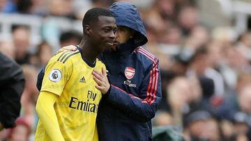 Soccer Football - Premier League - Newcastle United v Arsenal - St James' Park, Newcastle, Britain - August 11, 2019 Arsenal's Nicolas Pepe with manager Unai Emery before coming on as a substitute Action Images via Reuters/Carl Recine EDITORI