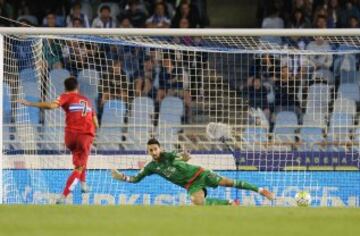 Gerard Moreno marca de penalti el primero del Espanyol.